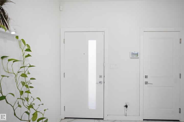 Property Photo: 2027 13 Avenue NW AB T6T 2R8