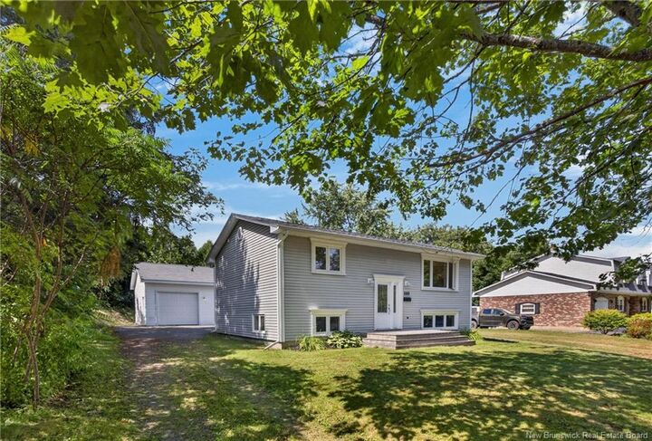 880 Glengarry Place — photo 1