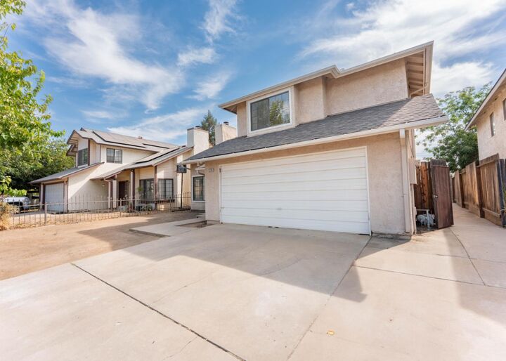 Property Photo:  2238 N Carol Avenue  CA 93722 