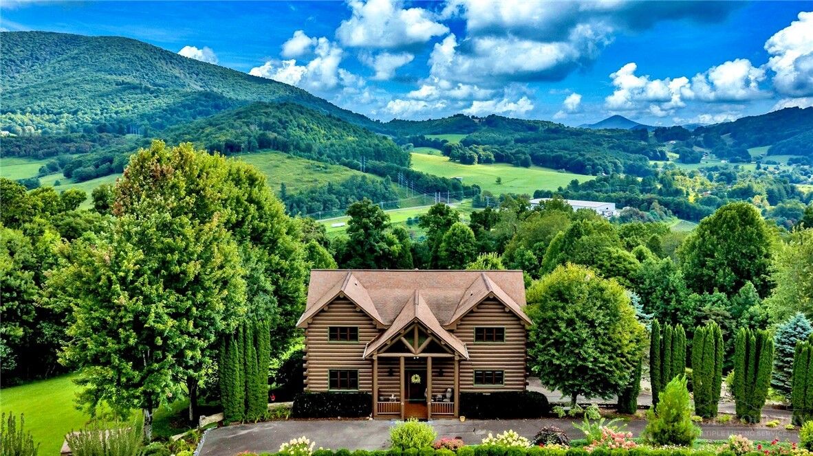 Property Photo:  110 Primrose Place  NC 28694 