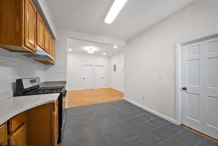 Property Photo:  67 Franklin St 2  NJ 07307 