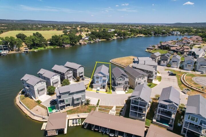 Property Photo: 320 Island Circle TX 78639