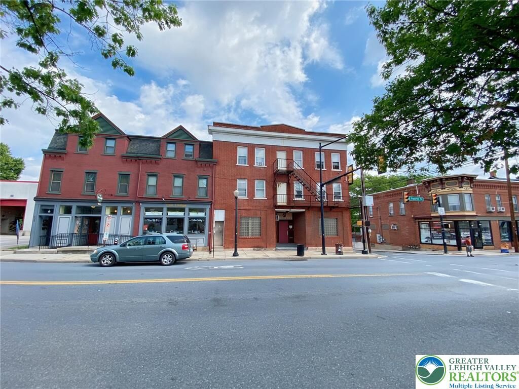 Property Photo:  429 E 4th Street 2nd Floor  PA 18015 