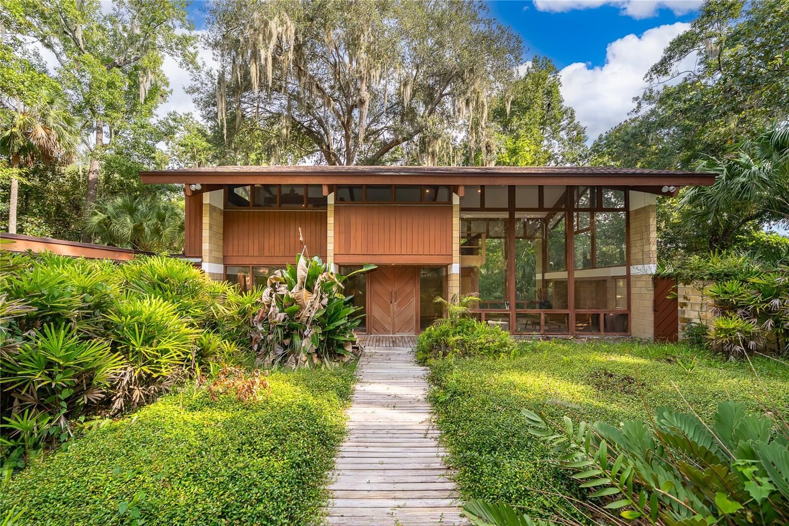 Property Photo:  291 Maple Court  FL 32765 