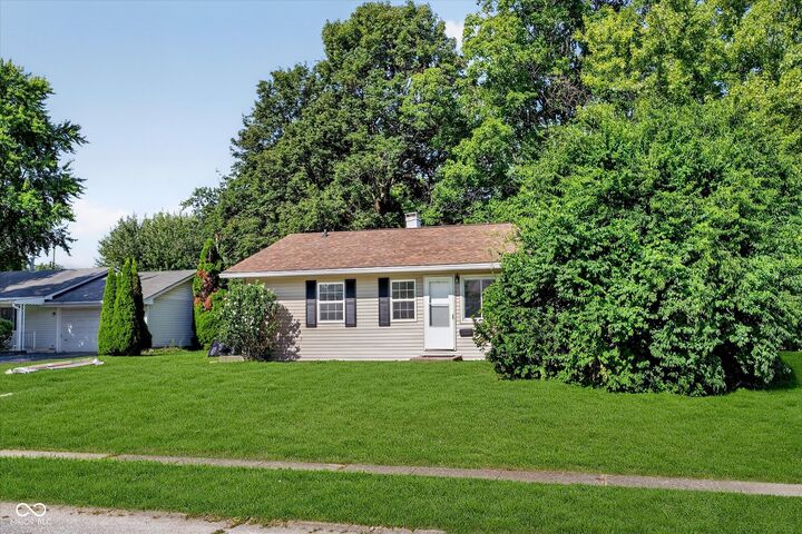 Property Photo:  1720 Alice Jeanne Court  IN 46219 