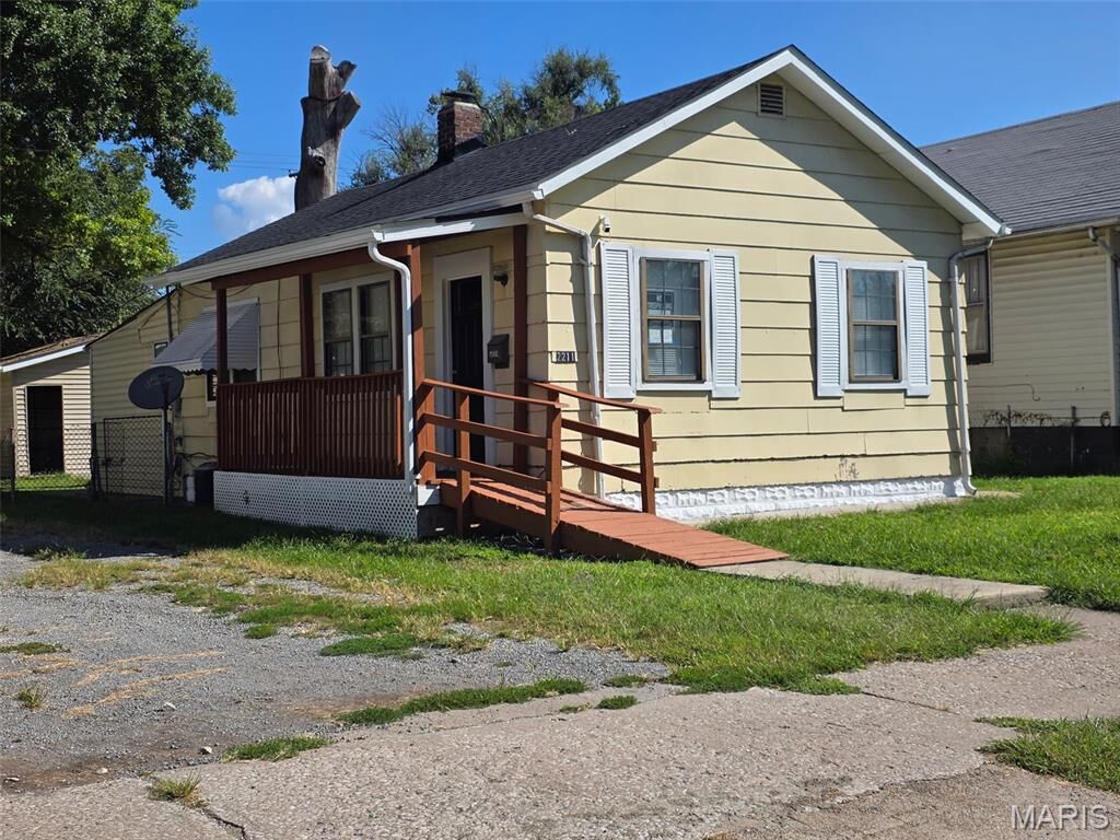 Property Photo: 2211 E 24th Street IL 62040