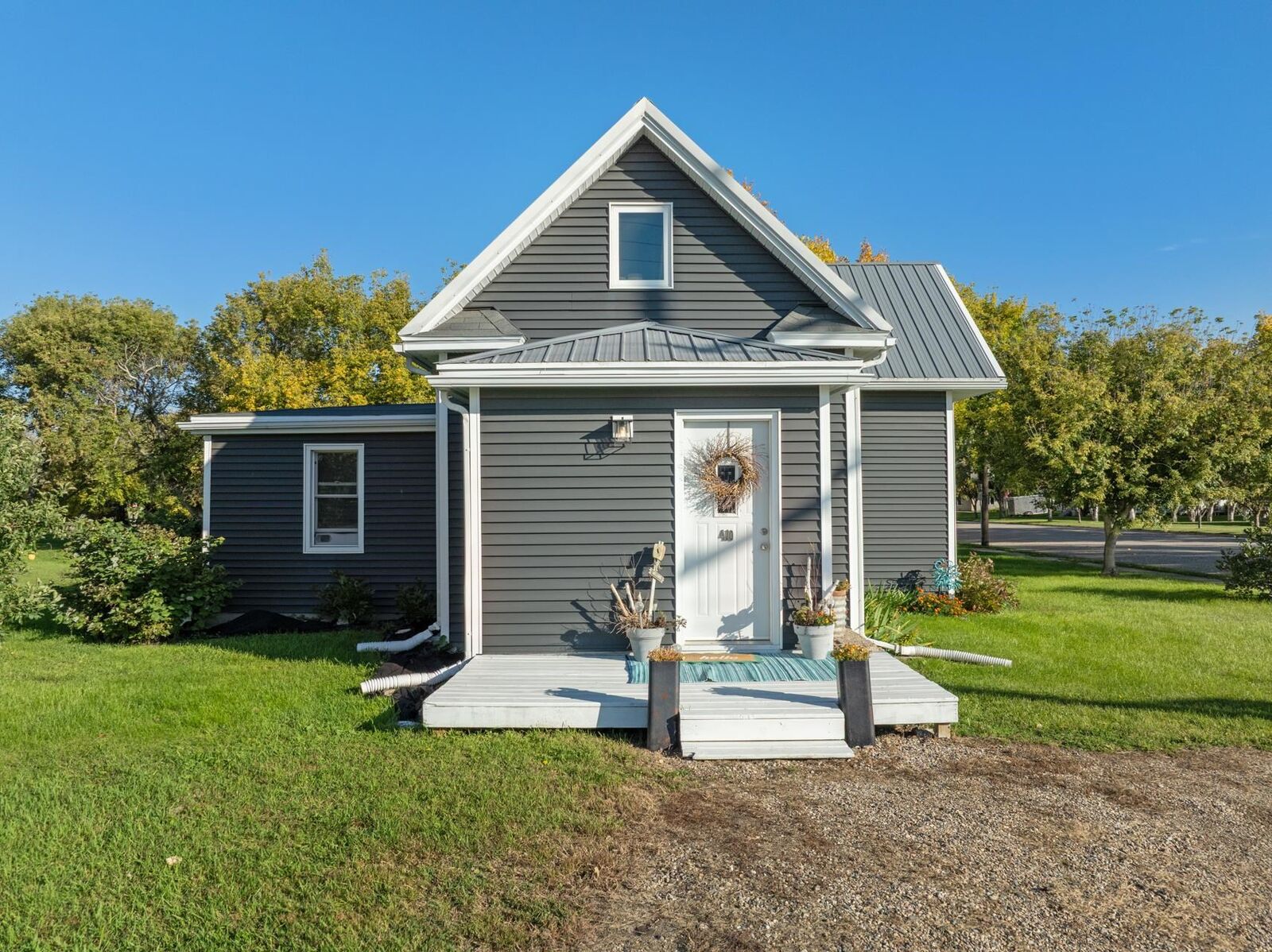 Property Photo:  410 Libbie St  ND 58762 