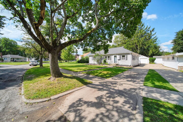 Property Photo:  744 Briarcliff Road  MI 49203 