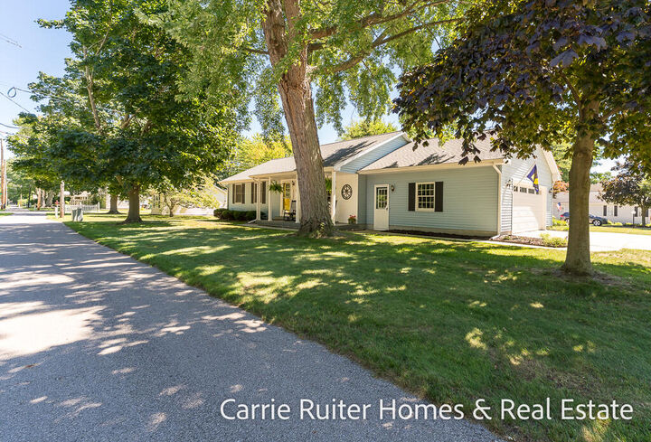 Property Photo: 17232 W Spring Lake Road MI 49456