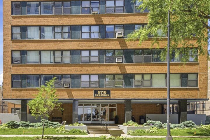 Property Photo:  6118 N Sheridan Road 106  IL 60660 
