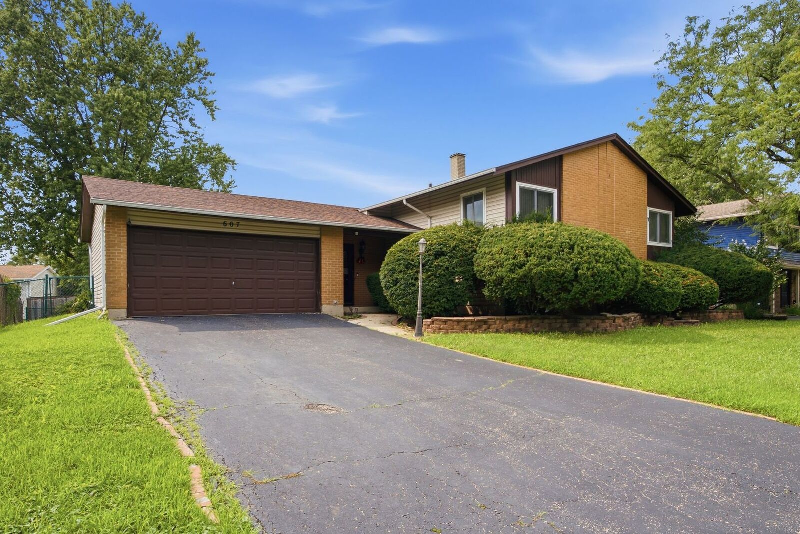 Property Photo: 607 N Ashbury Avenue IL 60440