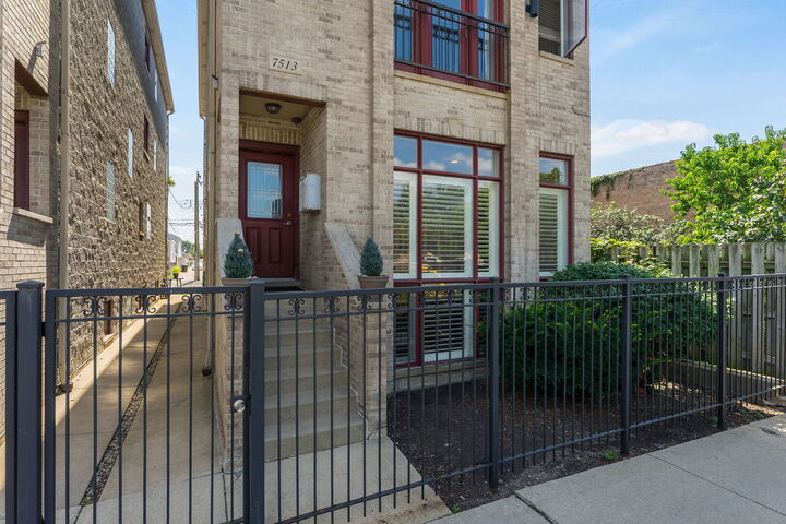 Property Photo:  7513 W Irving Park Road 1  IL 60634 
