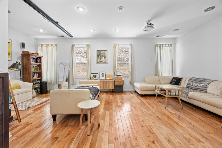 Property Photo:  1527 W 18th Place  IL 60608 