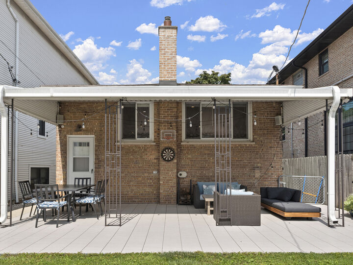 Property Photo:  2455 W Erie Street  IL 60612 