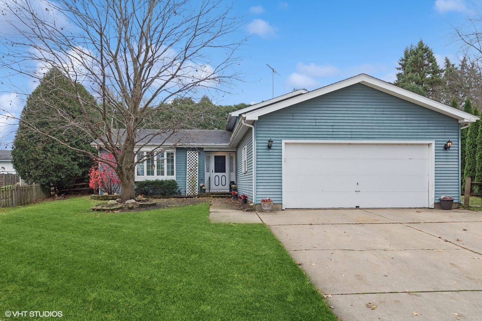 Property Photo:  5401 W Chasefield Circle  IL 60050 