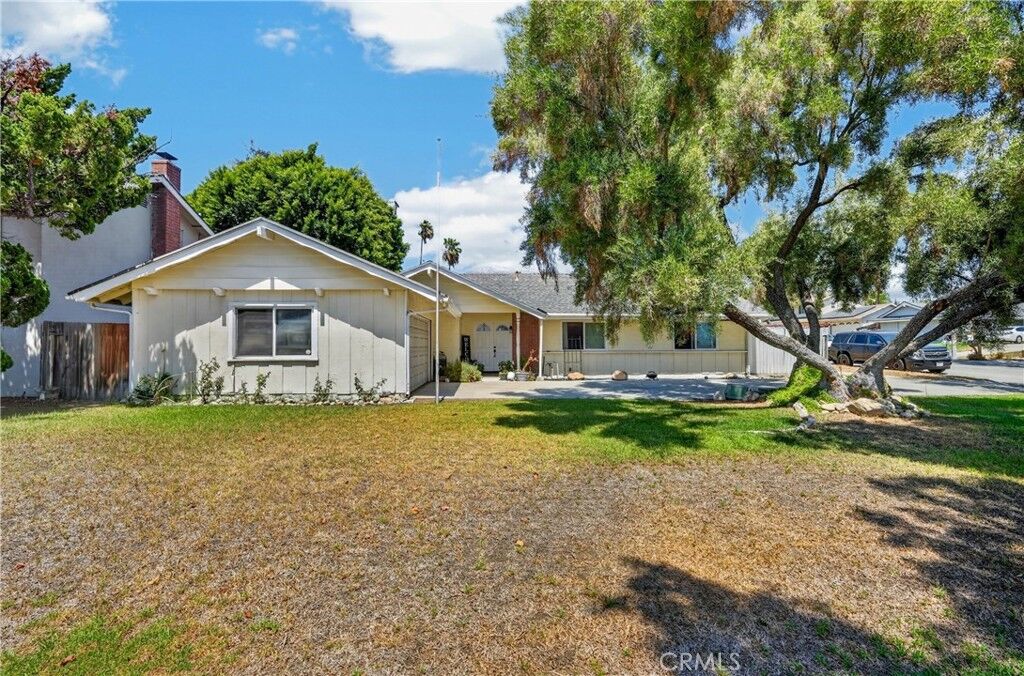 Property Photo: 1215 Dickenson CA 91786