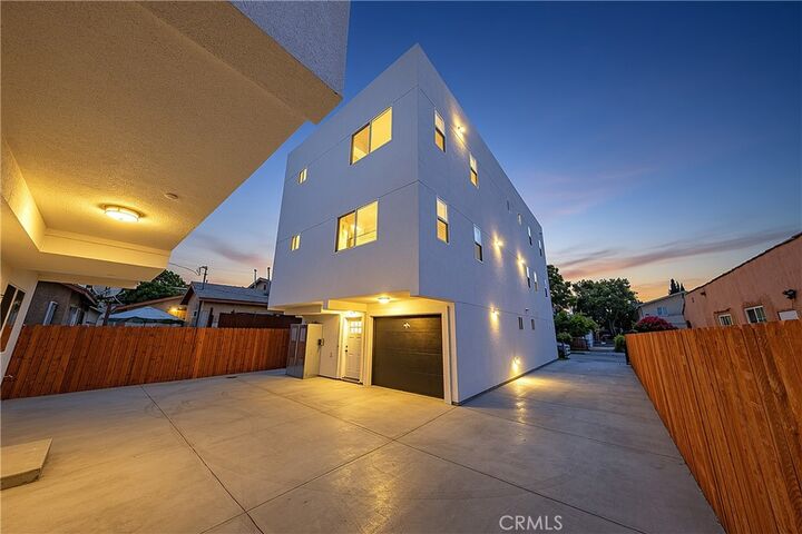Property Photo:  5327 Geer  CA 90016 