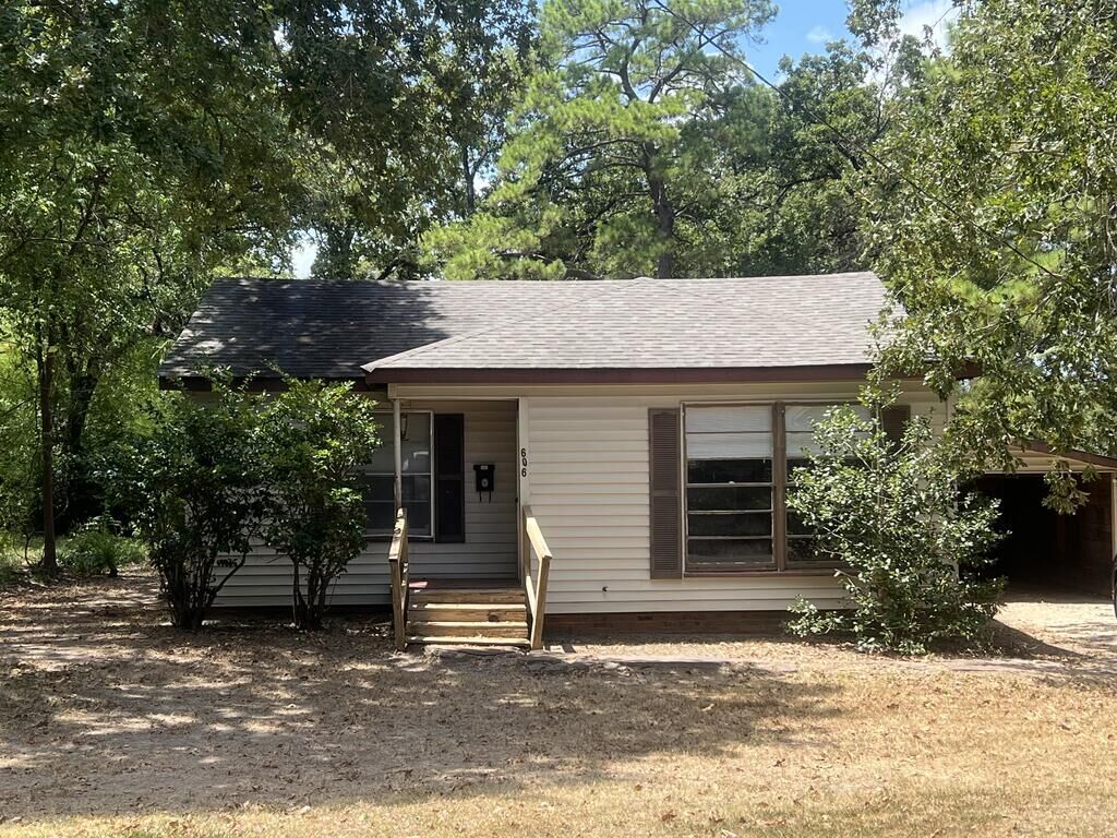 Property Photo: 606 Cordelia Street TX 75904