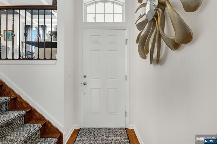 Property Photo:  5 Creekside Court  NJ 07094 