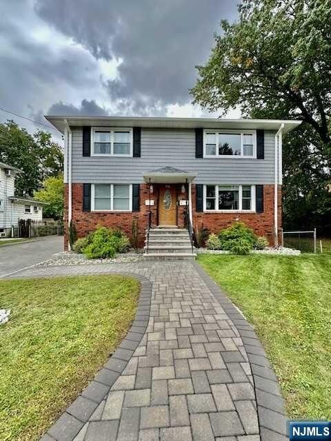 Property Photo:  134 Rochelle Parkway 2  NJ 07663 