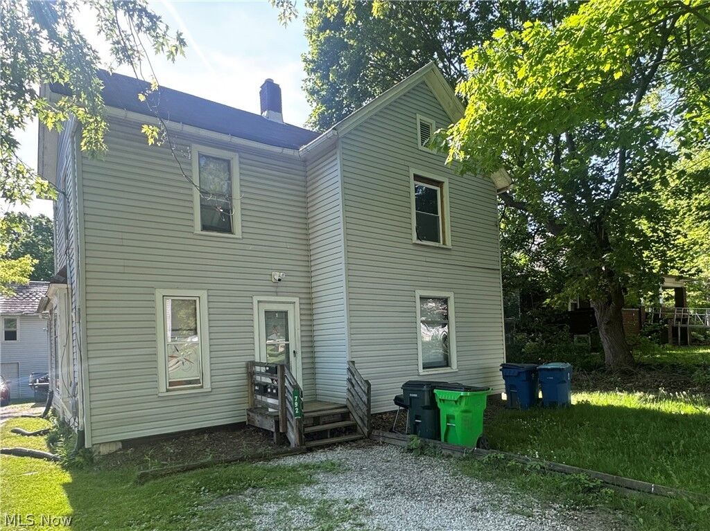 Property Photo: 792 N Summit Street OH 44203