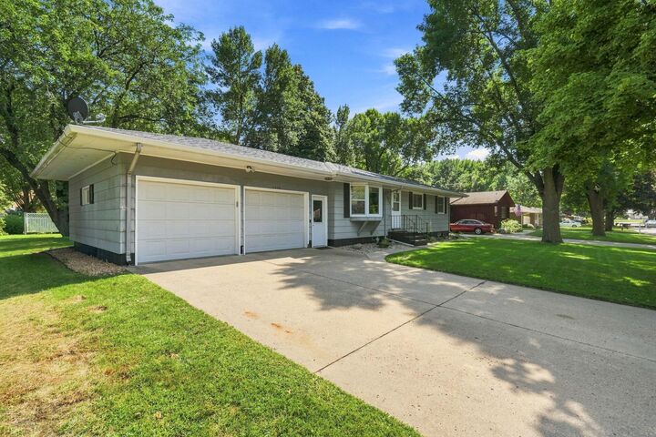 Property Photo:  1412 Elm Avenue N  MN 55336 