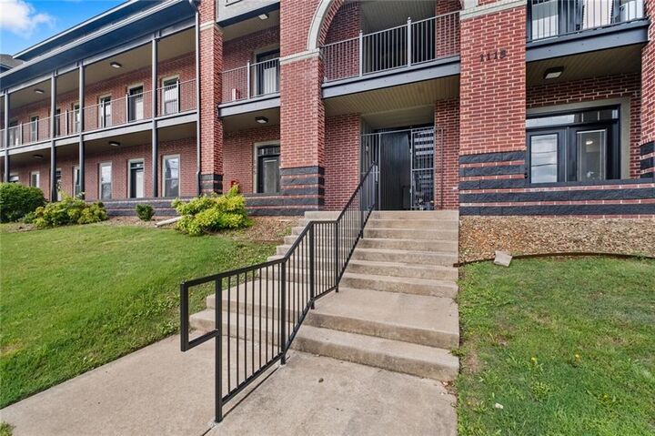 Property Photo: 1115 N Leverett Avenue 104 AR 72703