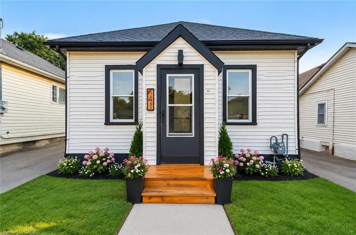 141 Bruce Street — photo 1
