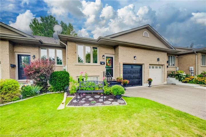 Property Photo:  16 Steed Court  ON N3S 0B7 
