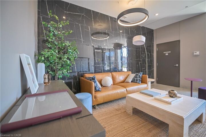 Property Photo:  100 Garment Street 1704  ON N2G 0C3 