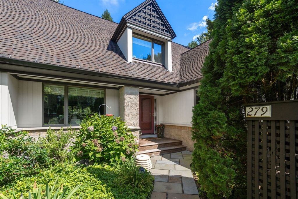 Property Photo:  279 Nahanton St 279  MA 02459 