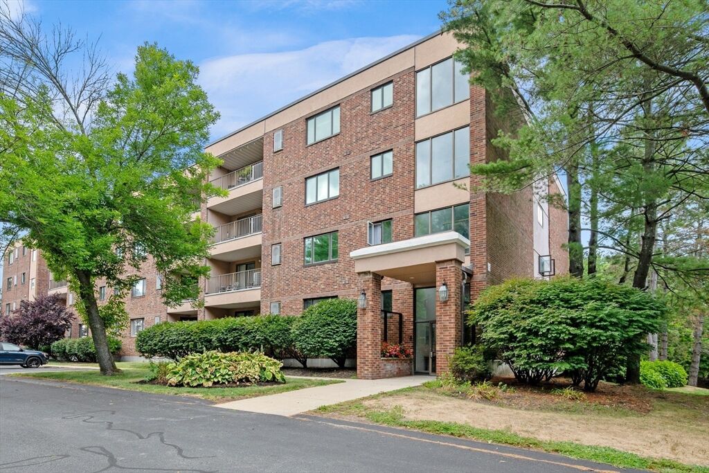 Property Photo:  12 Ledgewood Way 16  MA 01960 
