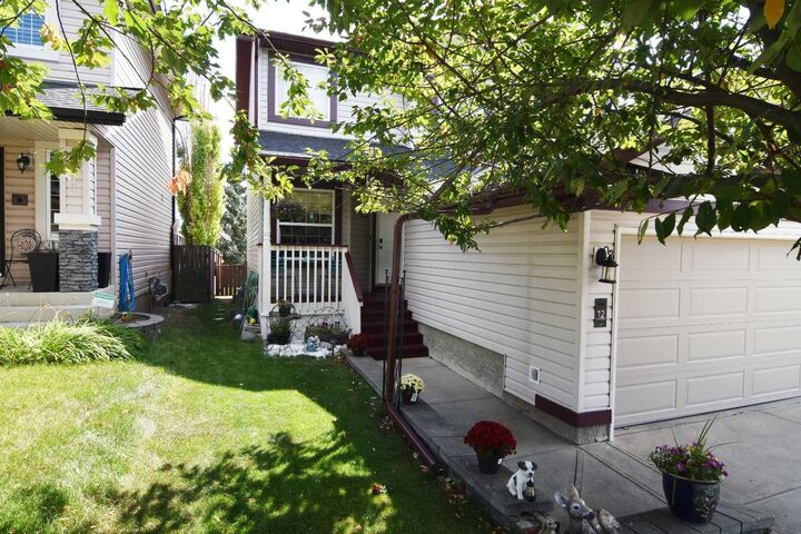 Property Photo: 12 Country Hills Gate NW AB T3K 5C8