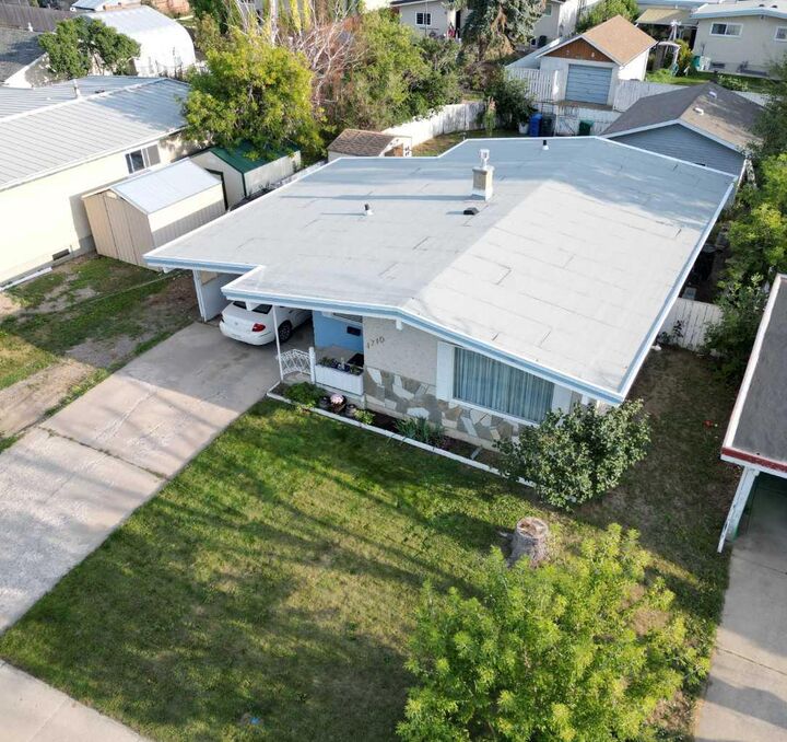 Property Photo:  1710 15 Avenue N  AB T1H 1W6 