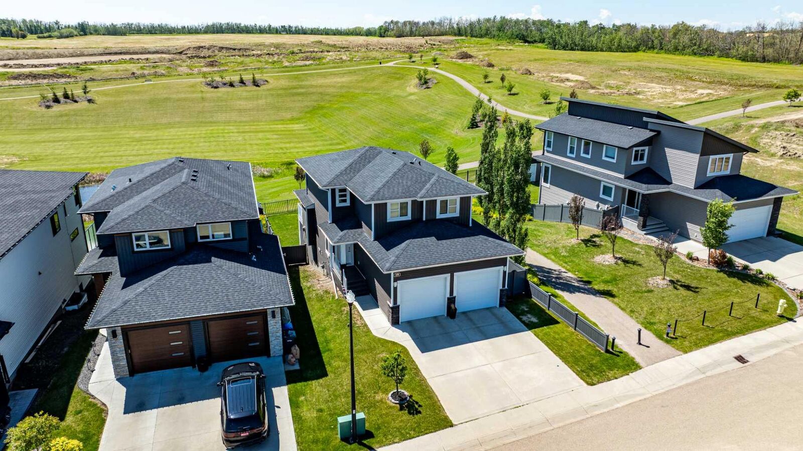 Property Photo: 19 Vanveller Way AB T4S 0M4