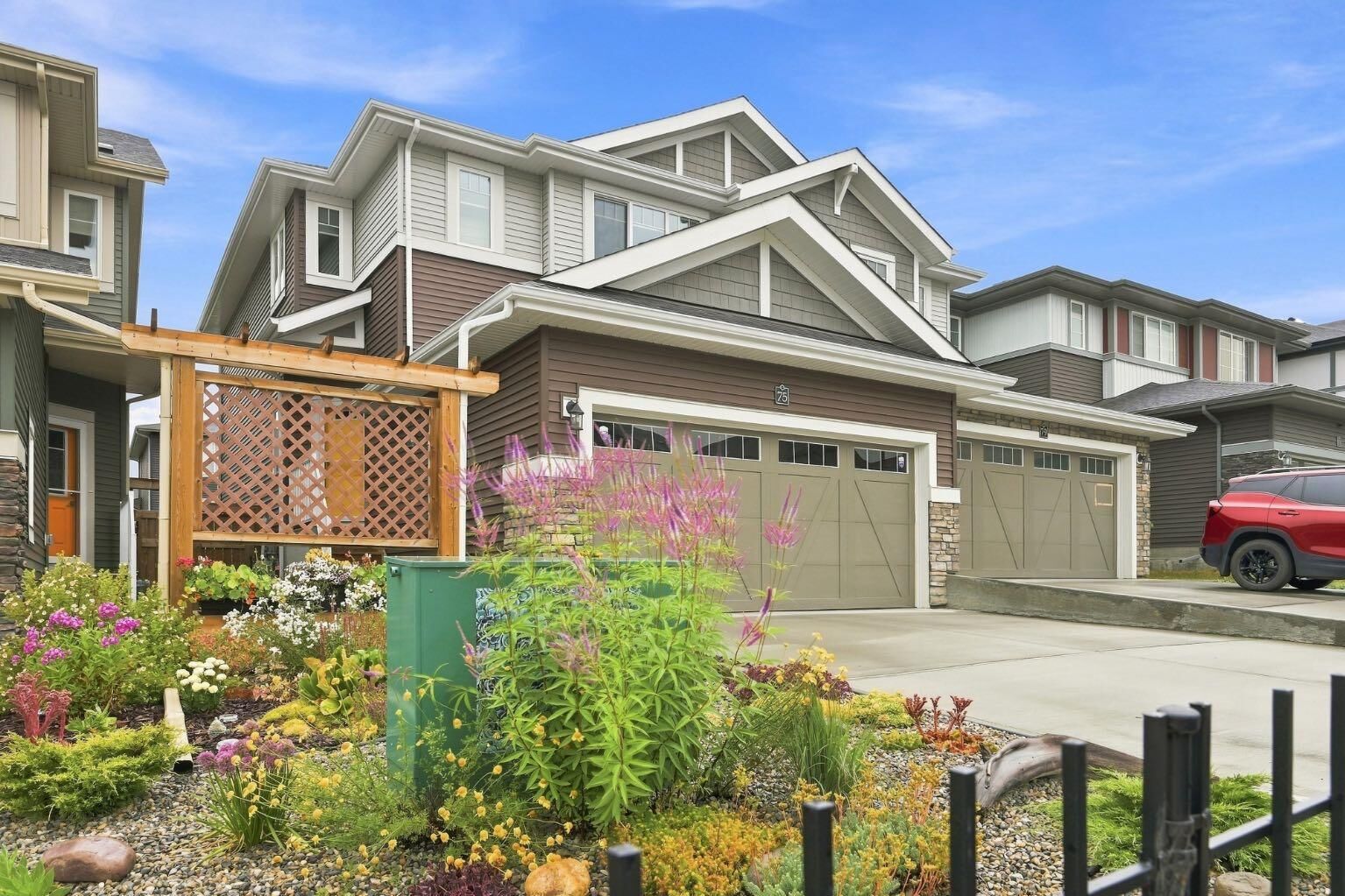 Property Photo: 75 Sundown Close AB T4C 1E6