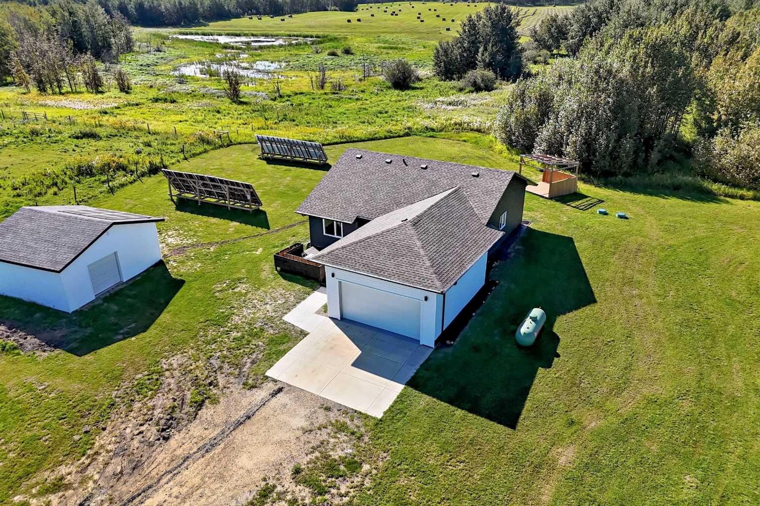 Property Photo: 50106 Range Road 200 37 AB T0B 4J2