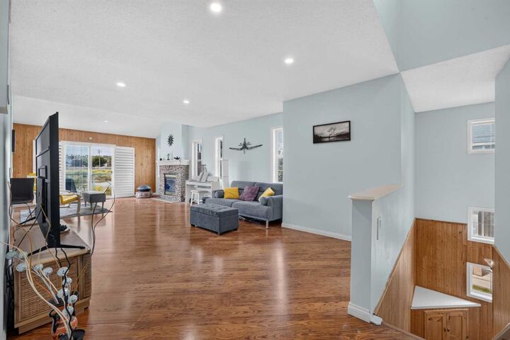 Property Photo:  39 Hidden Creek Place NW 304  AB T3A 6B9 