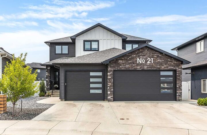 Property Photo: 21 Hamptons Gate SE AB T1B 0N7