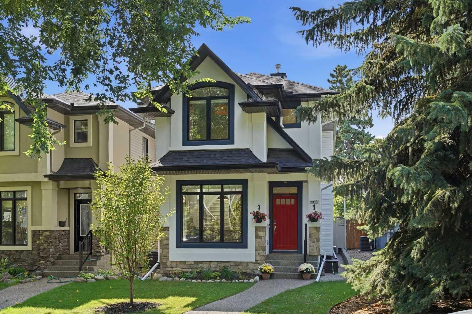 Property Photo: 2025 45 Avenue SW AB T2T 2P6