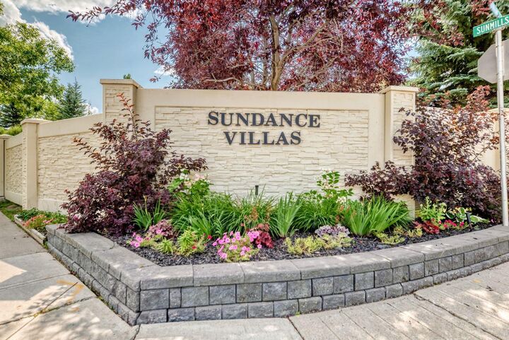 8 Sunlake Close SE — photo 1