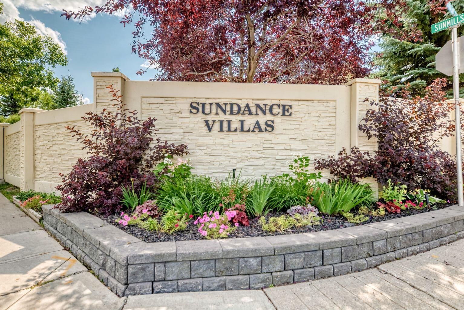 Property Photo:  8 Sunlake Close SE  AB T2X 3H2 