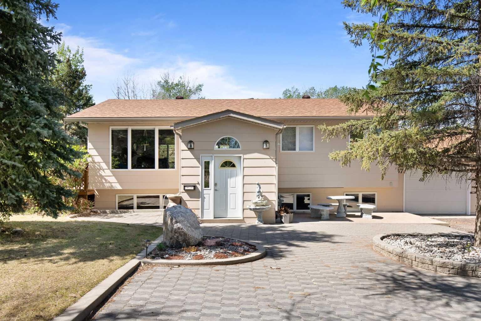Property Photo: 467 10 Street AB T1B 0K1