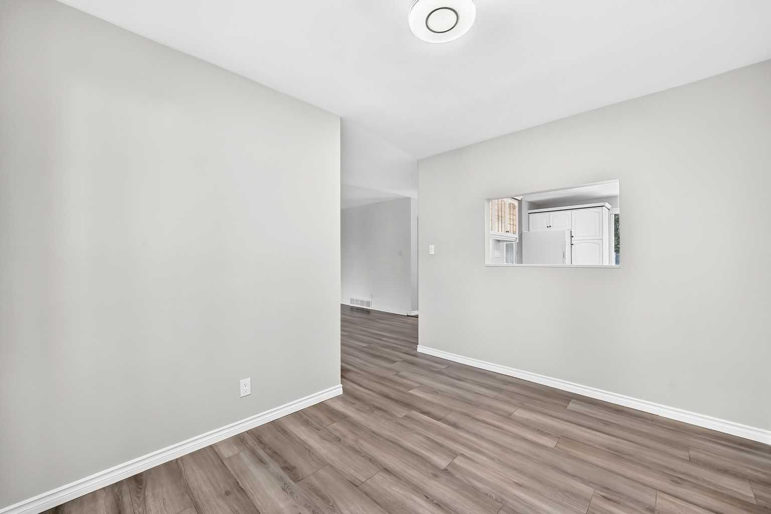 Property Photo:  2210 Oakmoor Drive SW 15  AB T2V 4R4 