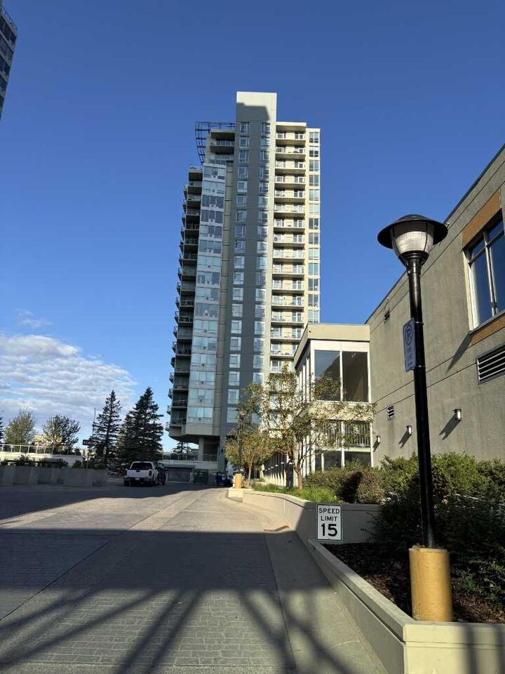 Property Photo: 55 Spruce Place SW 904 AB T3C 3X5