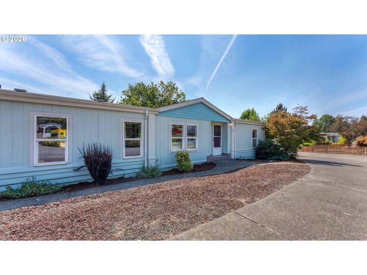 Property Photo:  625 SW 9th St 28  OR 97115 