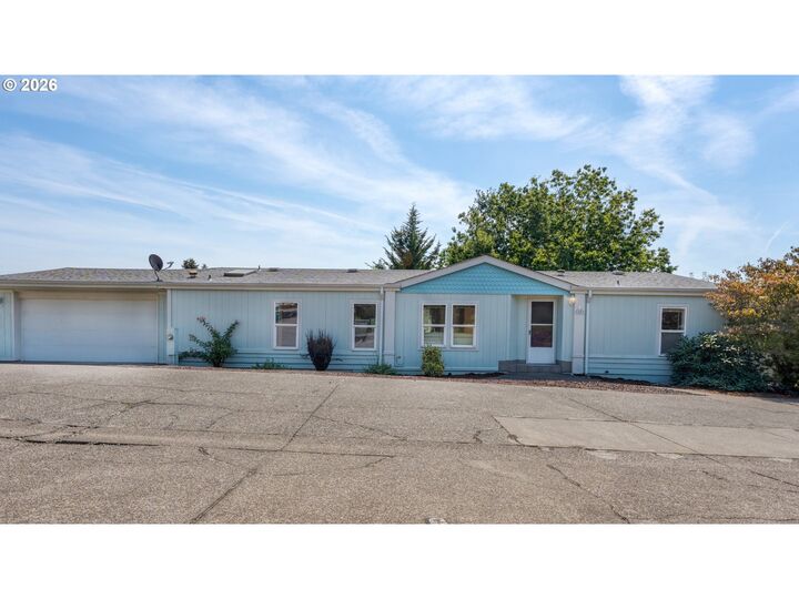 Property Photo:  625 SW 9th St 28  OR 97115 