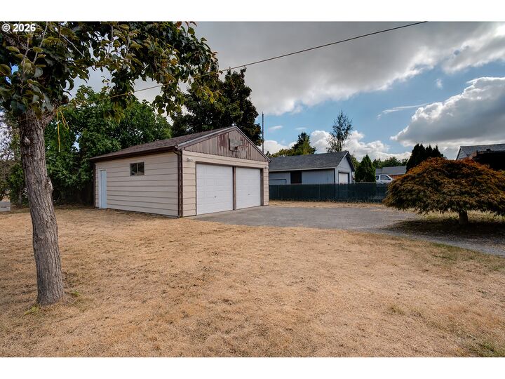 Property Photo: 16245 SE Market St OR 97233