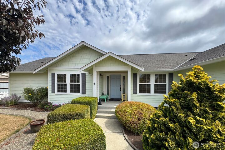 Property Photo: 10 Valley Farm Court WA 98382