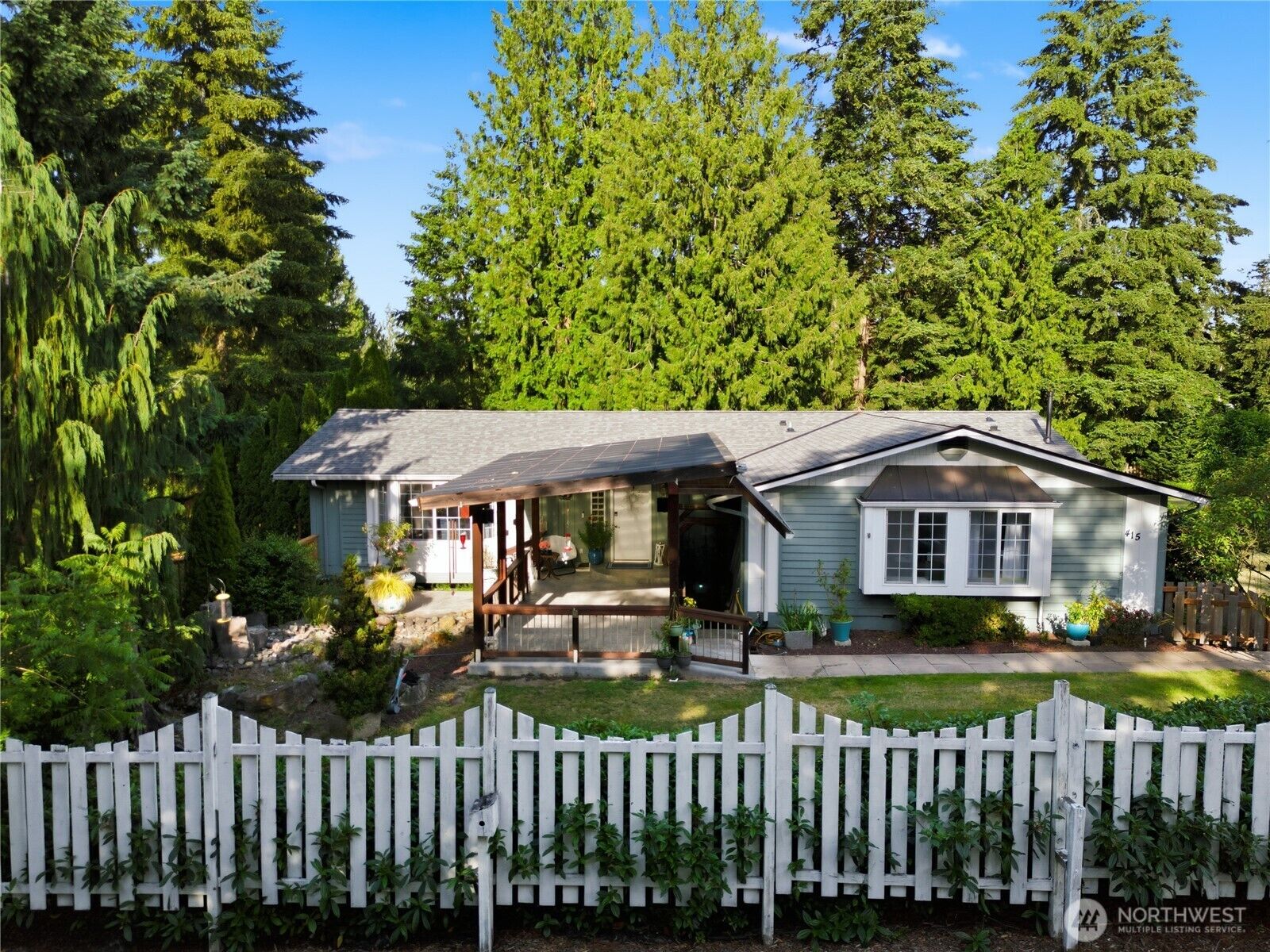 Property Photo:  415  118th Avenue E  WA 98372 